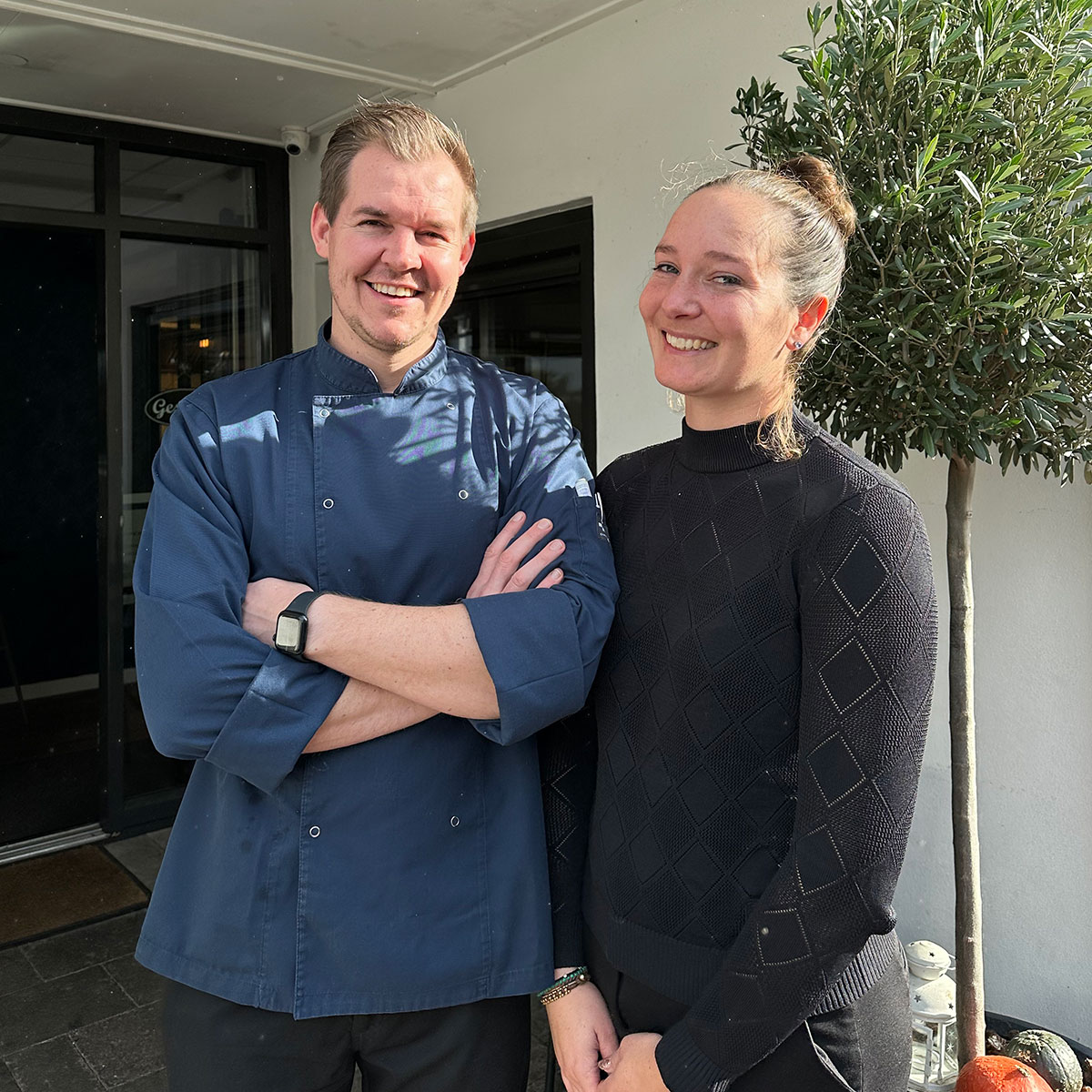 Restaurant 22 - Robin & Nikki Restaurant 22 - Robin & Nikki